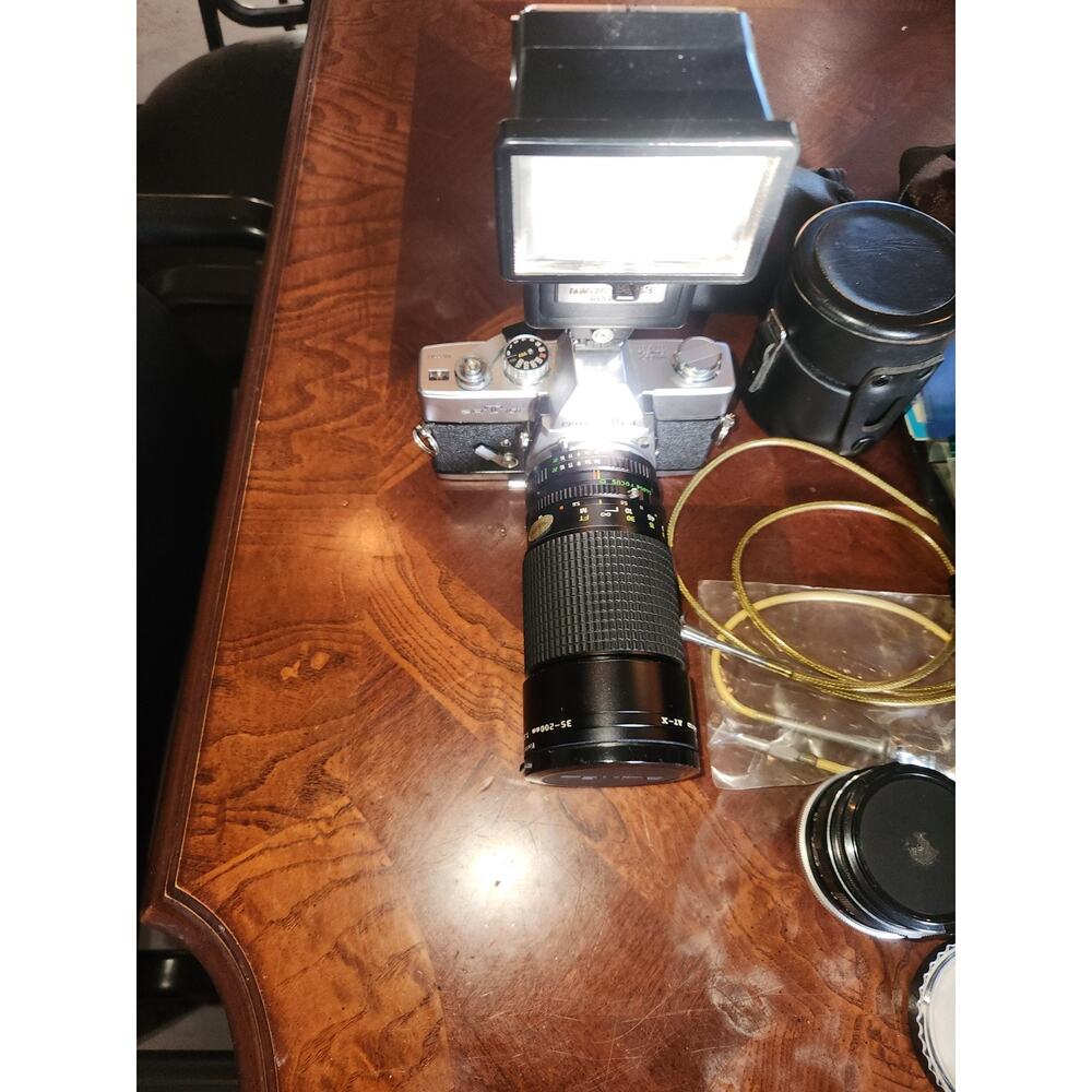 Minolta SRT-101 SLR 35mm Vintage Film Camera with Accessories see desc/photos - Picture 2 of 14